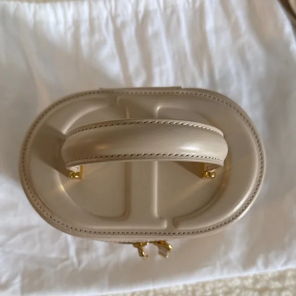 CD Signature Vanity Case - Picture 7 of 11